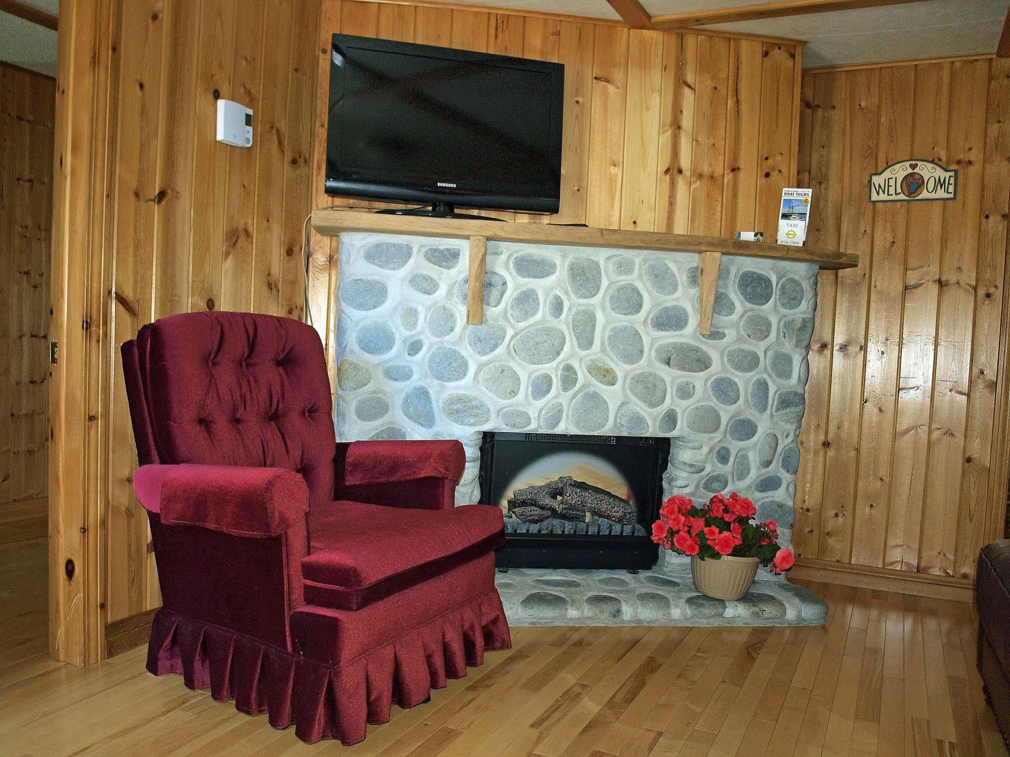 Mackenzie Motel & Cottages Shelburne Extérieur photo